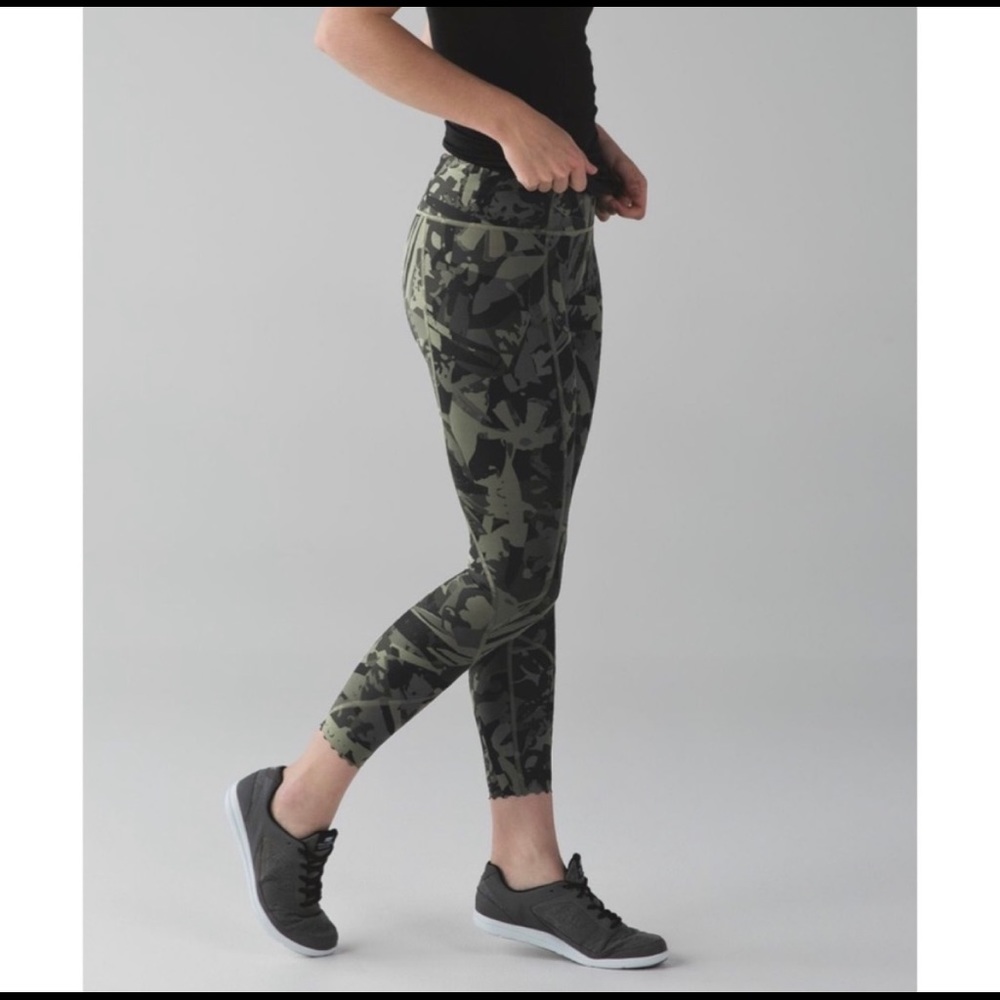 Lululemon Tight Stuff Tight "Pop Cut Fatigue Green Black", Size 8
